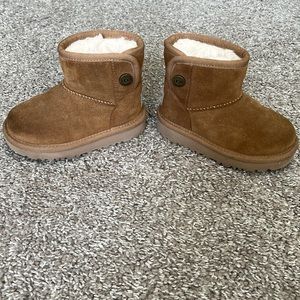 Toddler Chestnut Uggs